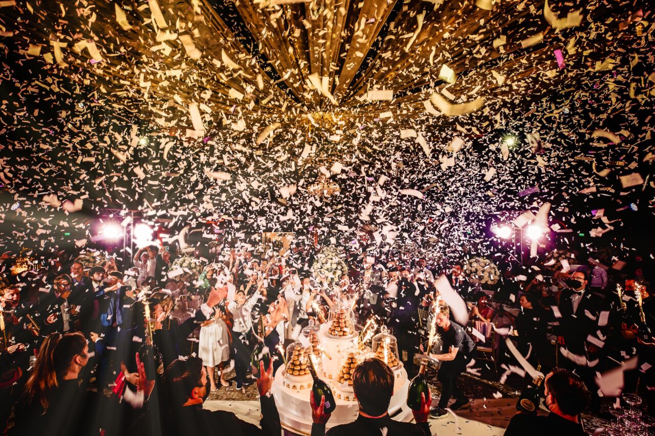 Trouwen in Parijs, Confetti explosie op receptie bruiloft