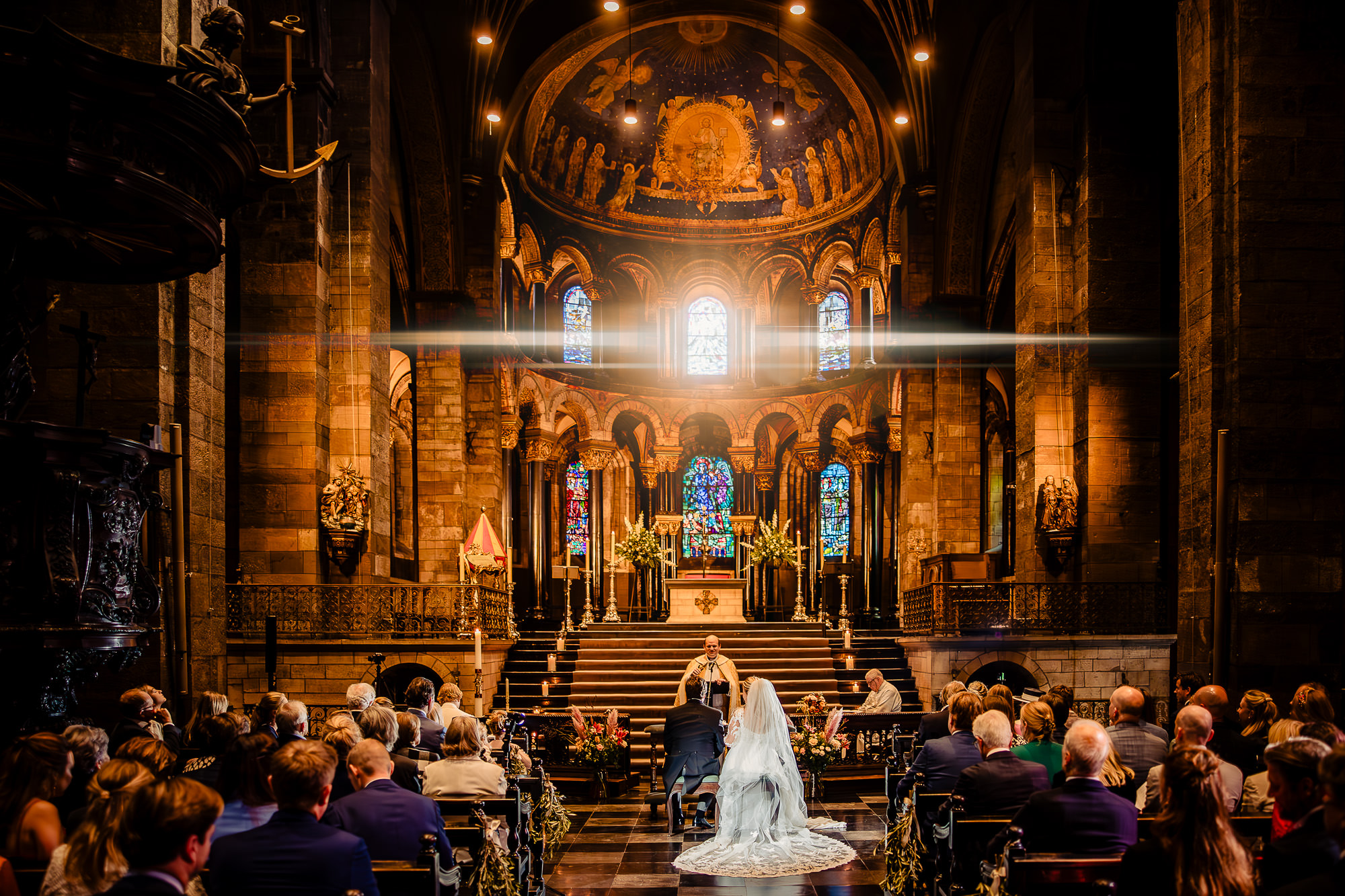 Trouwen in Limburg bij Tiessen Wijnkopers, Basiliek van Onze Lieve Vrouwe en Winselerhof