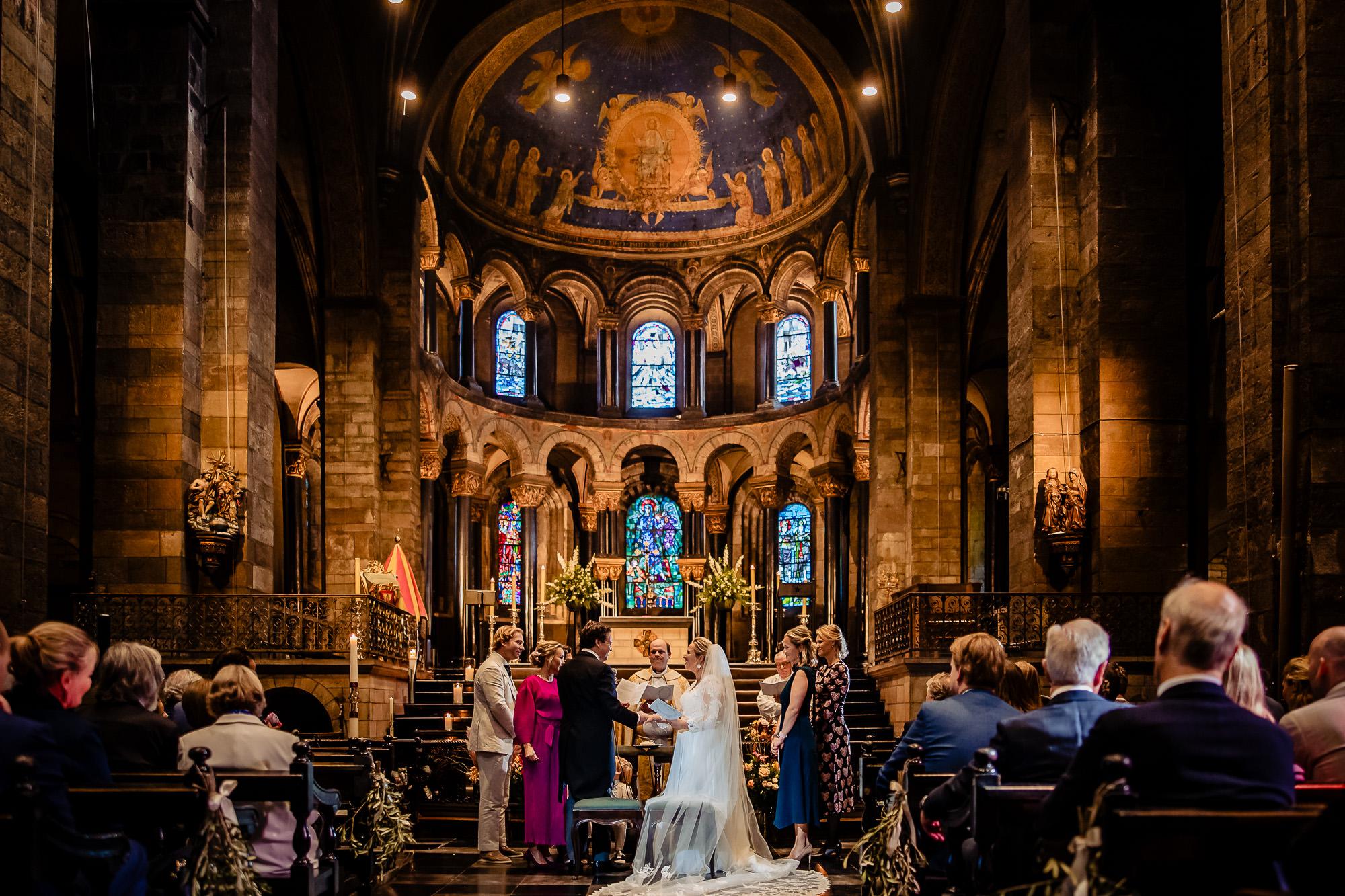 Trouwen in Limburg bij Tiessen Wijnkopers, Basiliek van Onze Lieve Vrouwe en Winselerhof